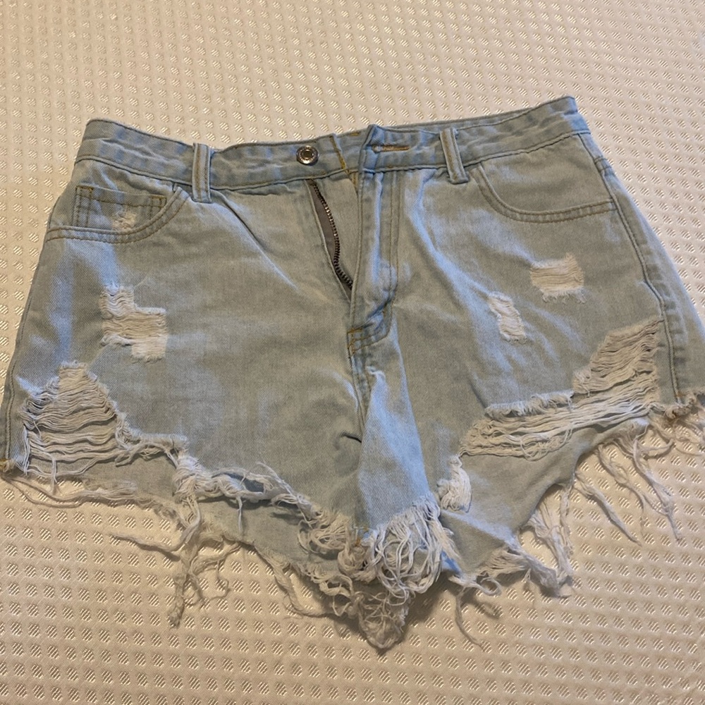 Distressed light washed Jean shorts size 6 medium
